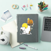 Snoopy und Holznest mit Jack O' Lantern Aufkleber (iPad Hülle)