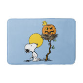 Snoopy und Holznest mit Jack O' Lantern Badematte (Vorderseite)