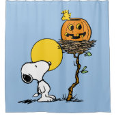 Snoopy und Holznest mit Jack O' Lantern Duschvorhang (Vorderseite)