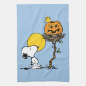 Snoopy und Holznest mit Jack O' Lantern Geschirrtuch (Vertikal)