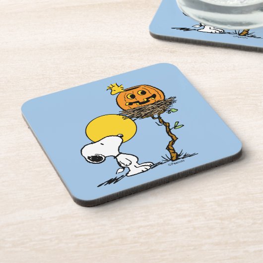Snoopy und Holznest mit Jack O' Lantern Getränkeuntersetzer (Linke Seite)
