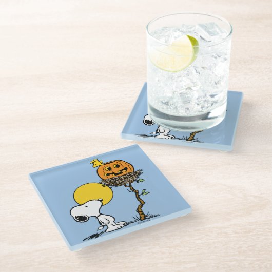 Snoopy und Holznest mit Jack O' Lantern Glasuntersetzer (Schrägansicht)