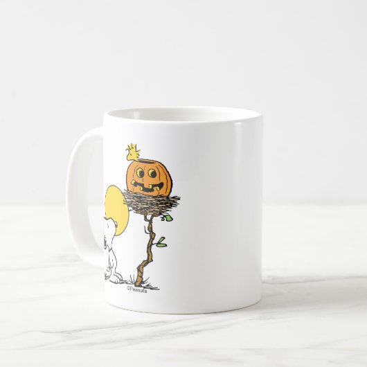 Snoopy und Holznest mit Jack O' Lantern Kaffeetasse (Vorderseite Links)
