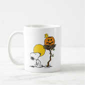 Snoopy und Holznest mit Jack O' Lantern Kaffeetasse (Links)