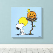 Snoopy und Holznest mit Jack O' Lantern Leinwanddruck (Insitu (Holzboden))