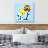 Snoopy und Holznest mit Jack O' Lantern Leinwanddruck (Insitu (Schlafzimmer))