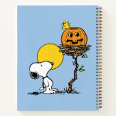 Snoopy und Holznest mit Jack O' Lantern Notizblock (Rückseite)