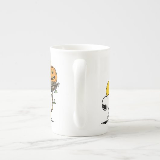 Snoopy und Holznest mit Jack O' Lantern Porzellantasse (Rückseite)