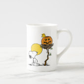 Snoopy und Holznest mit Jack O' Lantern Porzellantasse (Rechts)