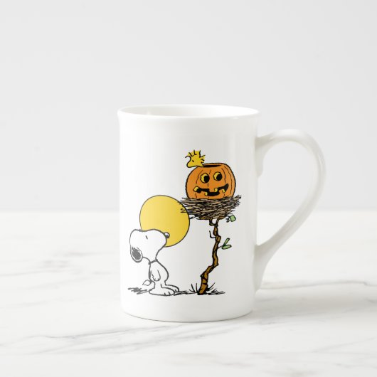 Snoopy und Holznest mit Jack O' Lantern Porzellantasse (Rechts)