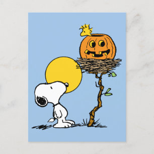 Snoopy und Holznest mit Jack O' Lantern Postkarte