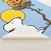 Snoopy und Holznest mit Jack O' Lantern Sherpadecke (3/4)