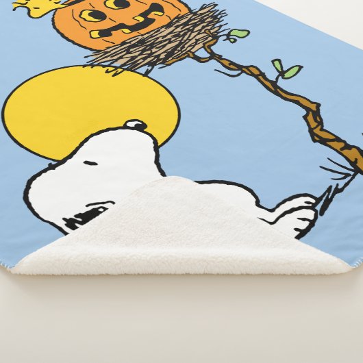 Snoopy und Holznest mit Jack O' Lantern Sherpadecke (3/4)