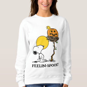 Snoopy und Holznest mit Jack O' Lantern Sweatshirt