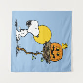 Snoopy und Holznest mit Jack O' Lantern Wandteppich (Vorderseite (Horizontal))