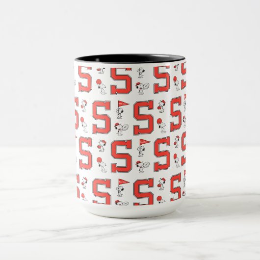 Snoopy Varsity Sports Pattern Tasse (Zentrum)