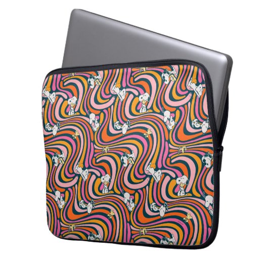 Snoopy & Woodstock Groovy Vibes Lila Muster Laptopschutzhülle (Vorderseite Links)