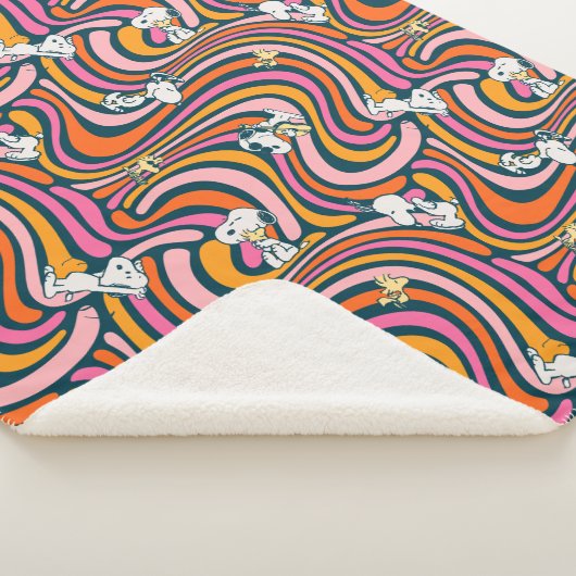 Snoopy & Woodstock Groovy Vibes Lila Muster Sherpadecke (3/4)