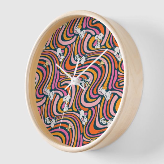 Snoopy & Woodstock Groovy Vibes Lila Muster Uhr (Winkel)