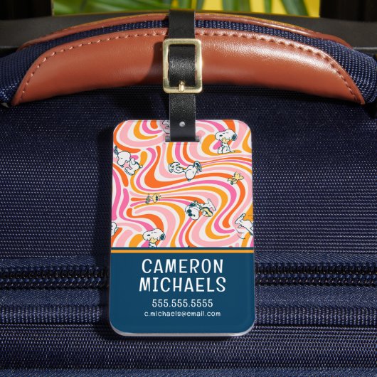 Snoopy & Woodstock Groovy Vibes Orange Muster Gepäckanhänger (Vorderseite Insitu 2)