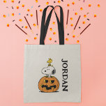 Snoopy & Woodstock Pumpkin Tragetasche<br><div class="desc">Feiern Sie Halloween und Ihre Liebe von Erdnüssen mit diesem niedlichen Design,  in dem Snoopy und Woodstock aus einem Kürbis auftauchen.</div>