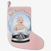 Snow Globe Pink Girl Baby's 1. Weihnachts-Foto Kleiner Weihnachtsstrumpf (Vorderseite)