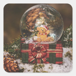 Snow globe with cute Bear Quadratischer Aufkleber