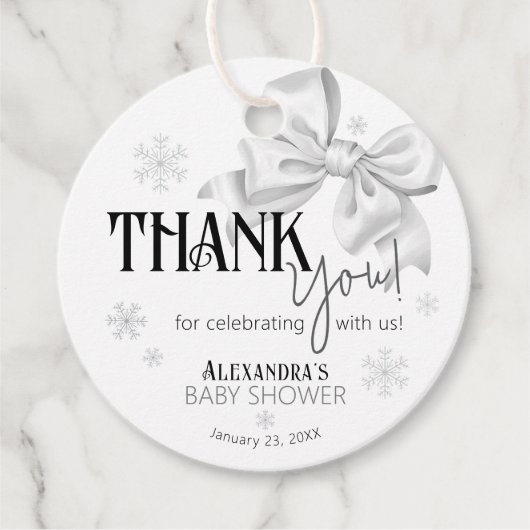 Snow In Love White Bow Elegant Winter Baby Shower Geschenkanhänger (Vorderseite)