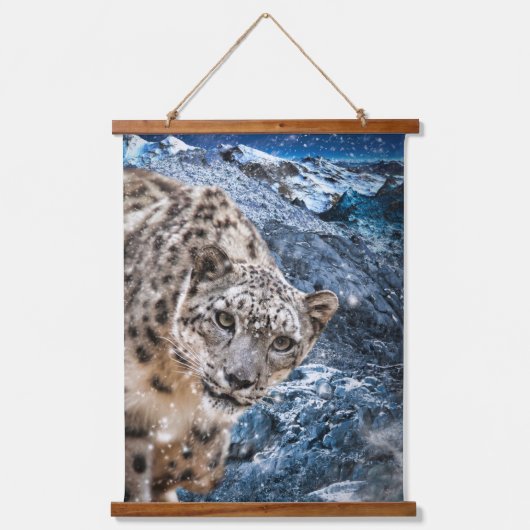 SNOW LEOPARD CLOUD WALKER WANDTEPPICH MIT HOLZRAHMEN (Vorderseite)