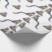 Snow Leopard Frenzy Wrapping Paper (Farbe wählen) Geschenkpapier (Ecke)