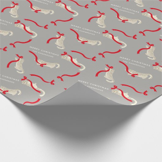 Snow Leopard Red Ribbon Holiday Wrapping Paper Geschenkpapier (Ecke)