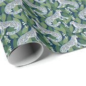 Snow Leopard und Lily of the Valley Geschenkpapier (Rolleneckpunkt)
