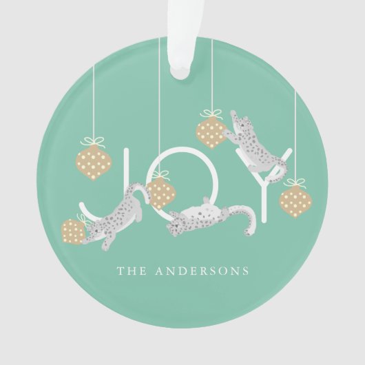 Snow Leopards & JOY Green Christmas Foto Ornament (Vorderseite)