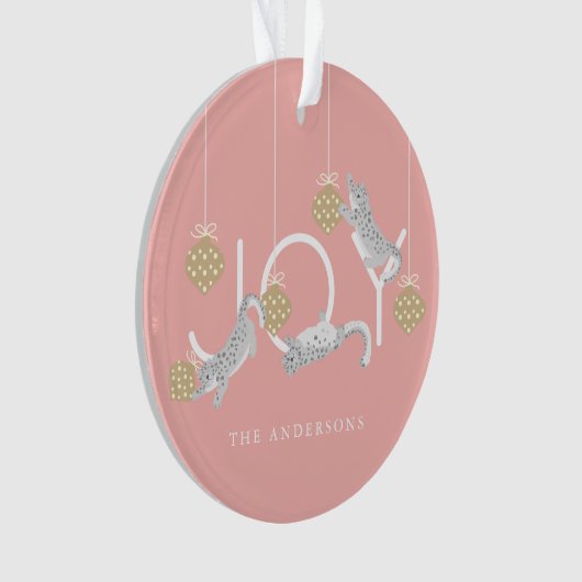 Snow Leopards & JOY Pink Weihnachts-Foto Ornament (Vorderseite)