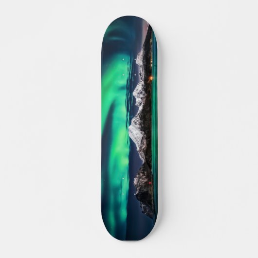 Snow Mountain Aurora Cool Girl Skateboard (Vorne)