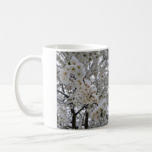 Snow on Blossoms Kaffeetasse (Links)
