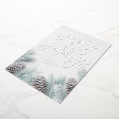 Snow Pine & Leaf Happy Holidays Folieneinladung (Gedreht)