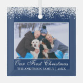 Snow Top Unsere erste Weihnachtsfamilie Foto Blue Ornament Aus Glas (Vorderseite)