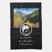 Snow White Wolf Silhouette Laurel Monogram Foto Geschirrtuch (Vertikal)