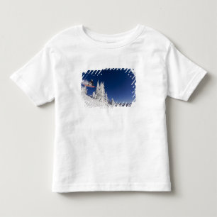 Snowboard-Action im Whitefish Mountain Resort Kleinkind T-shirt