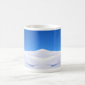 Snowboard auf der Snowy Slove, Bluebird Day Kaffeetasse (Mittel)