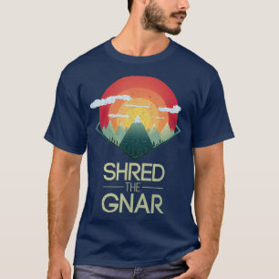 Snowboard hat den Gnar Ski Winter Berg beschädigt T-Shirt