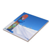 Snowboard in Fresh Snow, Blue Sky Fliese (Seite)