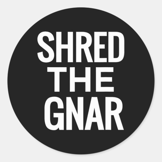 Snowboard T Shirt - Shred the Gnar Runder Aufkleber (Vorderseite)