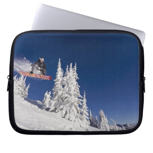 Snowboarden im Whitefish Mounort Laptopschutzhülle (Vorderseite)