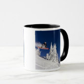 Snowboarden im Whitefish Mounort Tasse (VorderseiteRechts)