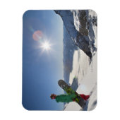 Snowboarder von der Bergspitze aus schauen Magnet (Vertikal)