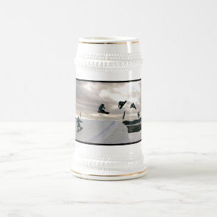 Snowboarding betrügt Bier Stein Bierglas