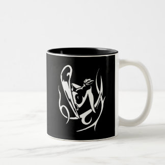 Snowboarding-Pinguin Zweifarbige Tasse