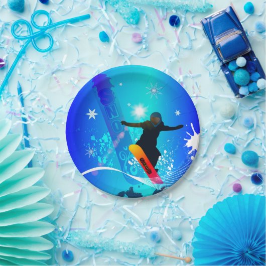 Snowboarding, Snowboarder mit Brett auf blauem Pappteller (Party)